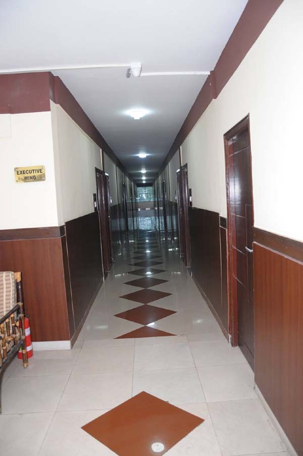 Executive room passage